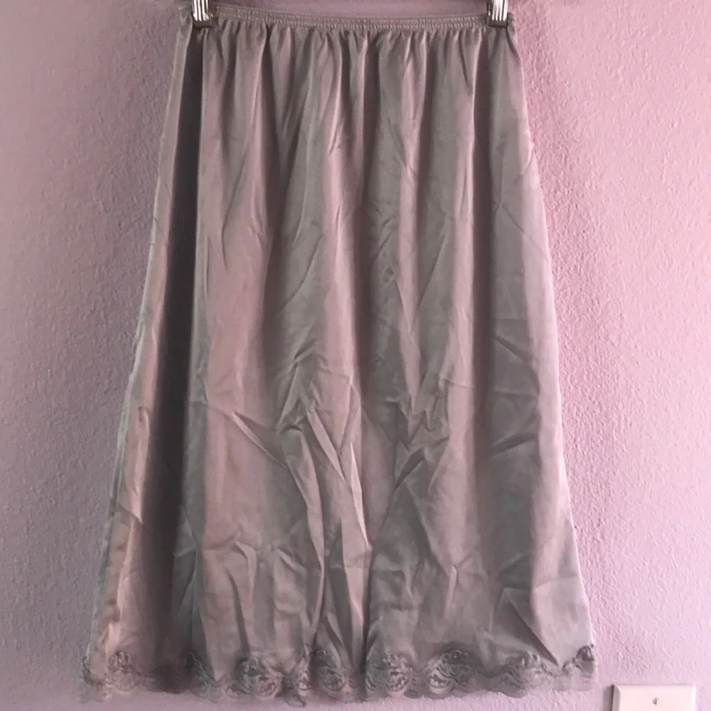 Vintage silver slip with lace - Picture 4 of 6